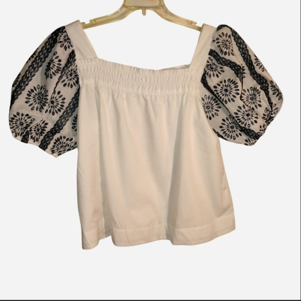 Umgee Women's size Medium Balloon Sleeve Blouse NWT